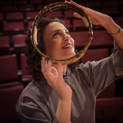 &Omicron; &laquo;&Alpha;&mu;&pi;&iota;&gamma;&iota;έ&rho;&raquo; &tau;&omicron;&upsilon; &Rho;ό&nu;&alpha;&lambda;&nu;&tau; &Chi;ά&rho;&gamma;&omicron;&upsilon;&nu;&tau;  &sigma;&tau;&omicron; &Theta;έ&alpha;&tau;&rho;&omicron; &laquo;&Tau;&zeta;έ&nu;&eta; &Kappa;&alpha;&rho;έ&zeta;&eta;&raquo;