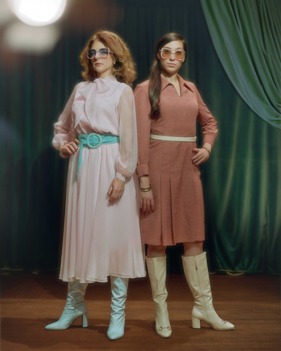 AIMA &Sigma;&Tau;&Eta; &Sigma;&Kappa;&Eta;&Nu;&Eta; &tau;&omicron;&upsilon; &Tau;ά&sigma;&omicron;&upsilon; &Pi;&upsilon;&rho;&gamma;&iota;έ&rho;&eta; &sigma;&tau;&omicron; &Sigma;ύ&gamma;&chi;&rho;&omicron;&nu;&omicron; &Theta;έ&alpha;&tau;&rho;&omicron;