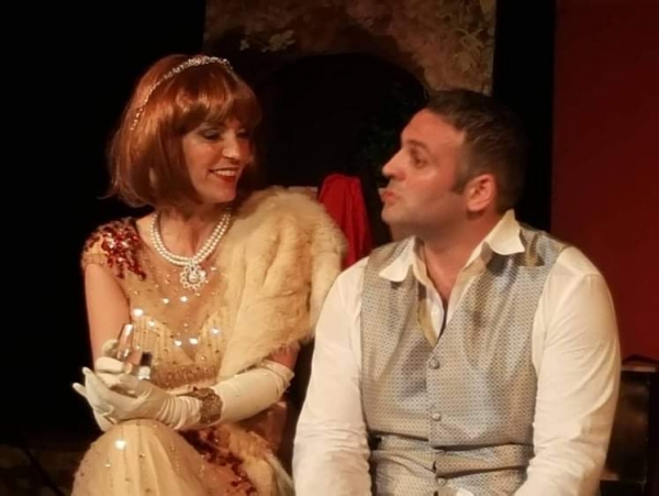 4 &Pi;&Alpha;&Rho;&Alpha;&Sigma;&Tau;&Alpha;&Sigma;&Epsilon;&Iota;&Sigma; &Tau;&Omicron; &Sigma;&Epsilon;&Pi;&Tau;&Epsilon;&Mu;&Beta;&Rho;&Eta; &Gamma;&Iota;&Alpha; "&Tau;&Omicron; &Pi;&Omicron;&Rho;&Tau;&Rho;&Epsilon;&Tau;&Omicron; &Tau;&Omicron;&Upsilon; &Nu;&Tau;&Omicron;&Rho;&Iota;&Alpha;&Nu; &Gamma;&Kappa;&Rho;&Epsilon;&Upsilon;" &tau;&omicron;&upsilon; John Osborne, &sigma;&tau;&omicron; &Pi;&Alpha;&Lambda;&Iota;&Omicron; &Pi;&Alpha;&Nu;&Epsilon;&Pi;&Iota;&Sigma;&Tau;&Eta;&Mu;&Iota;&Omicron; &alpha;&pi;ό &tau;&omicron;&upsilon;&sigmaf; &Theta;&epsilon;&alpha;&tau;&rho;ί&nu;&omega;&nu; &Theta;&epsilon;&alpha;&tau;έ&sigmaf;