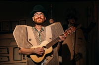 &Theta;&Epsilon;&Alpha;&Tau;&Rho;&Omicron; &Gamma;&Iota;&Alpha; &Pi;&Alpha;&Iota;&Delta;&Iota;&Alpha; |&laquo;&Eta; &Sigma;&omicron;&lambda;&omicron;&mu;ώ&nu;&tau;&epsilon;&iota;&alpha; &Lambda;ύ&sigma;&eta;&raquo; &tau;&omicron;&upsilon; &Gamma;&iota;ά&nu;&nu;&eta; &Kappa;&alpha;&lambda;&alpha;&tau;&zeta;ό&pi;&omicron;&upsilon;&lambda;&omicron;&upsilon; | &Alpha;&pi;ό 22/10 &sigma;&tau;&omicron; &Theta;έ&alpha;&tau;&rho;&omicron; Ά&beta;&alpha;&tau;&omicron;&nu;