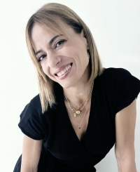 &nbsp;&Sigma;&upsilon;&nu;έ&nu;&tau;&epsilon;&upsilon;&xi;&eta; &mu;&epsilon; &tau;&eta;&nu; &Rho;&omicron;&mu;ί&nu;&alpha; &Sigma;&pi;&upsilon;&rho;ά&kappa;&eta; &mu;&epsilon; &alpha;&phi;&omicron;&rho;&mu;ή &tau;&eta;&nu; &pi;&alpha;&rho;ά&sigma;&tau;&alpha;&sigma;&eta; ''&Alpha;&pi;ό&nu;&tau;&epsilon;&sigmaf;'' &pi;&omicron;&upsilon; &alpha;&nu;&epsilon;&beta;&alpha;ί&nu;&epsilon;&iota; &sigma;&tau;&omicron; &theta;έ&alpha;&tau;&rho;&omicron; &Sigma;&tau;&alpha;&theta;&mu;ό&sigmaf;