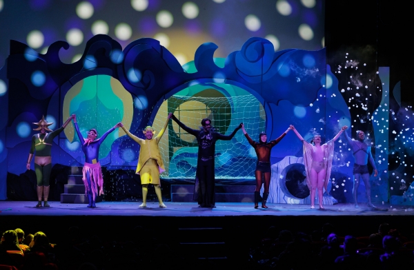 &laquo;&Tau;&rho;&iota;&gamma;&omega;&nu;&omicron;&psi;&alpha;&rho;&omicron;ύ&lambda;&eta;&sigmaf; The musical&raquo; | &Epsilon;&pi;&iota;&sigma;&tau;&rho;έ&phi;&epsilon;&iota; &sigma;&tau;&eta;&nu; &Alpha;&theta;ή&nu;&alpha; &gamma;&iota;&alpha; 3 &pi;&alpha;&rho;&alpha;&sigma;&tau;ά&sigma;&epsilon;&iota;&sigmaf;.