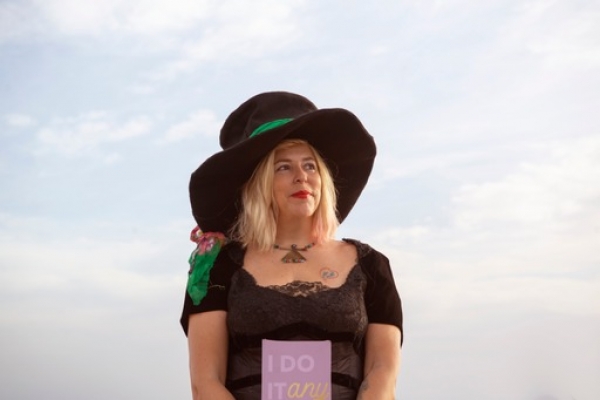 &Sigma;&upsilon;&nu;έ&nu;&tau;&epsilon;&upsilon;&xi;&eta; &tau;&eta;&sigmaf; &Rho;έ&nu;&alpha;&sigmaf; &Sigma;&iota;&gamma;ά&lambda;&alpha;  &sigma;&tau;&omicron; &theta;&epsilon;&alpha;&tau;&rho;&omicron;.gr.