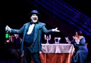 &Epsilon;ί&delta;&alpha;&mu;&epsilon; &tau;&omicron; &Tau;&rho;ί&tau;&omicron; &Sigma;&tau;&epsilon;&phi;ά&nu;&iota; &sigma;&tau;&omicron; &theta;έ&alpha;&tau;&rho;&omicron; &Tau;έ&chi;&nu;&eta;&sigmaf; &sigma;&tau;&eta;&nu; &Phi;&rho;&upsilon;&nu;ί&chi;&omicron;&upsilon;