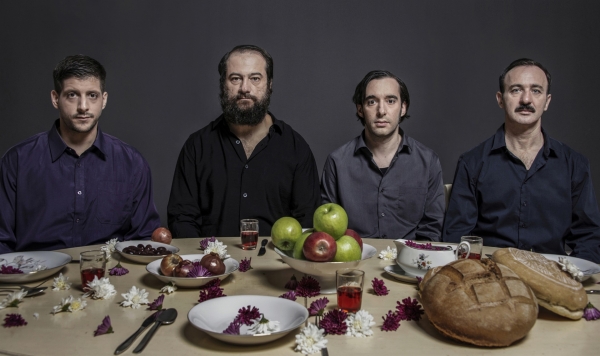 &Epsilon;ί&delta;&alpha;&mu;&epsilon; &tau;&omicron; "&Kappa;&alpha;&lambda;ά &epsilon;&sigma;ύ &sigma;&kappa;&omicron;&tau;ώ&theta;&eta;&kappa;&epsilon;&sigmaf; &nu;&omega;&rho;ί&sigmaf;'' &tau;&omicron;&upsilon; &Chi;&rho;ό&nu;&eta; &Mu;ί&sigma;&sigma;&iota;&omicron;&upsilon; &sigma;&tau;&omicron; &Sigma;ύ&gamma;&chi;&rho;&omicron;&nu;&omicron; &Theta;έ&alpha;&tau;&rho;&omicron;