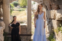 &Sigma;&upsilon;&nu;έ&nu;&tau;&epsilon;&upsilon;&xi;&eta; &mu;&epsilon; &tau;&eta;&nu; &eta;&theta;&omicron;&pi;&omicron;&iota;ό &Chi;&rho;&iota;&sigma;&tau;ί&nu;&alpha; &Mu;&pi;&omicron;&upsilon;&rho;&iota;ώ&tau;&eta; &sigma;&tau;&omicron; &theta;&epsilon;&alpha;&tau;&rho;&omicron;.gr, &mu;&epsilon; &alpha;&phi;&omicron;&rho;&mu;ή &tau;&eta;&nu; &pi;&alpha;&rho;ά&sigma;&tau;&alpha;&sigma;&eta; "&Epsilon;&lambda;έ&nu;&eta; ή &Sigma;&omicron;ύ&lambda;&alpha;"