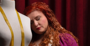 Είδαμε την παράσταση ΜΠΟΥΜΠΟΥ του Δημήτρη Μητσοτάκη στο Εν Αθήναις