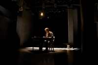 &laquo;&Tau;&omicron; &Kappa;&iota;&beta;ώ&tau;&iota;&omicron;&raquo; &alpha;&pi;ό 1&eta; &Nu;&omicron;&epsilon;&mu;&beta;&rho;ί&omicron;&upsilon; &gamma;&iota;&alpha; 9&eta; &chi;&rho;&omicron;&nu;&iota;ά &sigma;&tau;&omicron; Studio &Mu;&alpha;&upsilon;&rho;&omicron;&mu;&iota;&chi;ά&lambda;&eta;