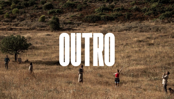 &Epsilon;ί&delta;&alpha;&mu;&epsilon; &tau;&eta;&nu; &pi;&alpha;&rho;ά&sigma;&tau;&alpha;&sigma;&eta; Outro &sigma;&tau;&omicron; &theta;έ&alpha;&tau;&rho;&omicron; &Pi;&lambda;ύ&phi;&alpha;