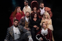 &Omicron; &Pi;&omicron;&lambda;&upsilon;&chi;ώ&rho;&omicron;&sigmaf; VAULT  &pi;&alpha;&rho;&omicron;&upsilon;&sigma;&iota;ά&zeta;&epsilon;&iota;  &gamma;&iota;&alpha; 5&eta; &chi;&rho;&omicron;&nu;&iota;ά &tau;&eta;&nu;  &kappa;&omega;&mu;&omega;&delta;ί&alpha; &laquo;ELIZADETH&raquo;