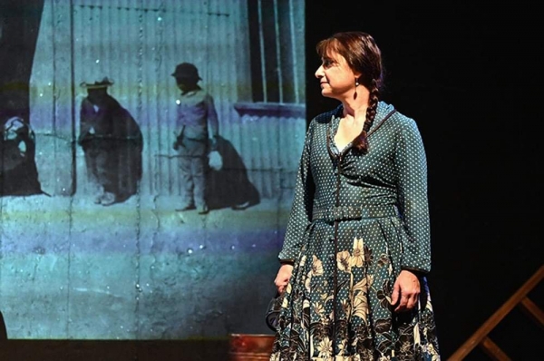 &Epsilon;ί&delta;&alpha;&mu;&epsilon; &tau;&eta;&nu; &Sigma;&iota;&nu;&epsilon;-&pi;&alpha;&rho;&mu;έ&nu;&eta; &sigma;&tau;&omicron; &theta;έ&alpha;&tau;&rho;&omicron; &Alpha;&rho;&gamma;ώ