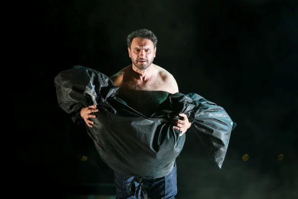 &Kappa;&alpha;&lambda;&omicron;&kappa;&alpha;ί&rho;&iota; 2026     &Eta; &laquo;&Alpha;&nu;&tau;&iota;&gamma;ό&nu;&eta;&raquo; &tau;&omicron;&upsilon; &Sigma;&omicron;&phi;&omicron;&kappa;&lambda;ή  &sigma;&epsilon; &sigma;&kappa;&eta;&nu;&omicron;&theta;&epsilon;&sigma;ί&alpha; &Theta;έ&mu;&eta; &Mu;&omicron;&upsilon;&mu;&omicron;&upsilon;&lambda;ί&delta;&eta;  &epsilon;&pi;&iota;&sigma;&tau;&rho;έ&phi;&epsilon;&iota; &gamma;&iota;&alpha; &lambda;ί&gamma;&epsilon;&sigmaf; &pi;&alpha;&rho;&alpha;&sigma;&tau;ά&sigma;&epsilon;&iota;&sigmaf;  &tau;&omicron; &kappa;&alpha;&lambda;&omicron;&kappa;&alpha;ί&rho;&iota; 2026