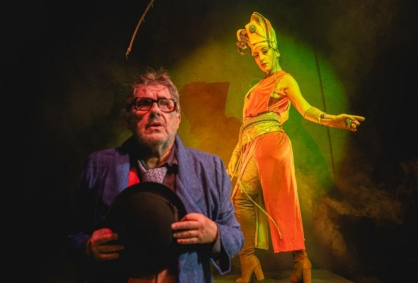 &Sigma;&upsilon;&nu;έ&nu;&tau;&epsilon;&upsilon;&xi;&eta; &tau;&omicron;&upsilon; &Nu;ί&kappa;&omicron;&upsilon; &Kappa;&alpha;&mu;&tau;&sigma;ή, &kappa;&alpha;&lambda;&lambda;&iota;&tau;&epsilon;&chi;&nu;&iota;&kappa;&omicron;ύ &delta;&iota;&epsilon;&upsilon;&theta;&upsilon;&nu;&tau;ή &tau;&omicron;&upsilon; &Tau;ό&pi;&omicron;&sigmaf; &Alpha;&Lambda;&Lambda;&Omicron;ύ &kappa;&alpha;&iota; &sigma;&kappa;&eta;&nu;&omicron;&theta;έ&tau;&eta; &tau;&eta;&sigmaf; &pi;&alpha;&rho;ά&sigma;&tau;&alpha;&sigma;&eta;&sigmaf; Killing Godot