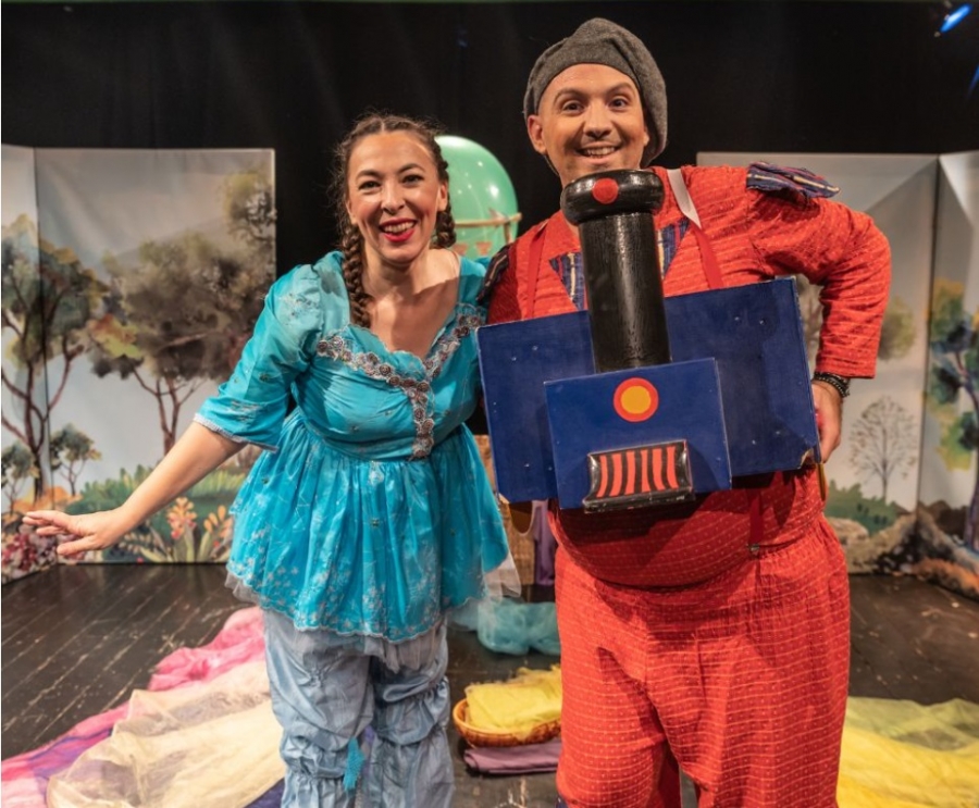 &Epsilon;ί&delta;&alpha;&mu;&epsilon; &tau;&eta;&nu; &pi;&alpha;&rho;ά&sigma;&tau;&alpha;&sigma;&eta; &Mu;&epsilon; &tau;&eta;&sigmaf; &mu;&omicron;&upsilon;&sigma;&iota;&kappa;ή&sigmaf; &tau;&iota;&sigmaf; &nu;ό&tau;&epsilon;&sigmaf; &tau;&eta;&sigmaf; &zeta;&omega;ή&sigmaf; &alpha;&nu;&omicron;ί&gamma;&omega; &pi;ό&rho;&tau;&epsilon;&sigmaf; &sigma;&tau;&omicron; &Theta;έ&alpha;&tau;&rho;&omicron; &Alpha;&lambda;&kappa;&mu;ή&nu;&eta;