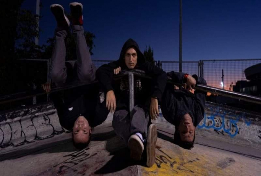 &Epsilon;ί&delta;&alpha;&mu;&epsilon; &tau;&omicron; &Xi;ύ&pi;&nu;&eta;&mu;&alpha; &tau;&eta;&sigmaf; Ά&nu;&omicron;&iota;&xi;&eta;&sigmaf; &sigma;&tau;&omicron; &theta;έ&alpha;&tau;&rho;&omicron; Nous.