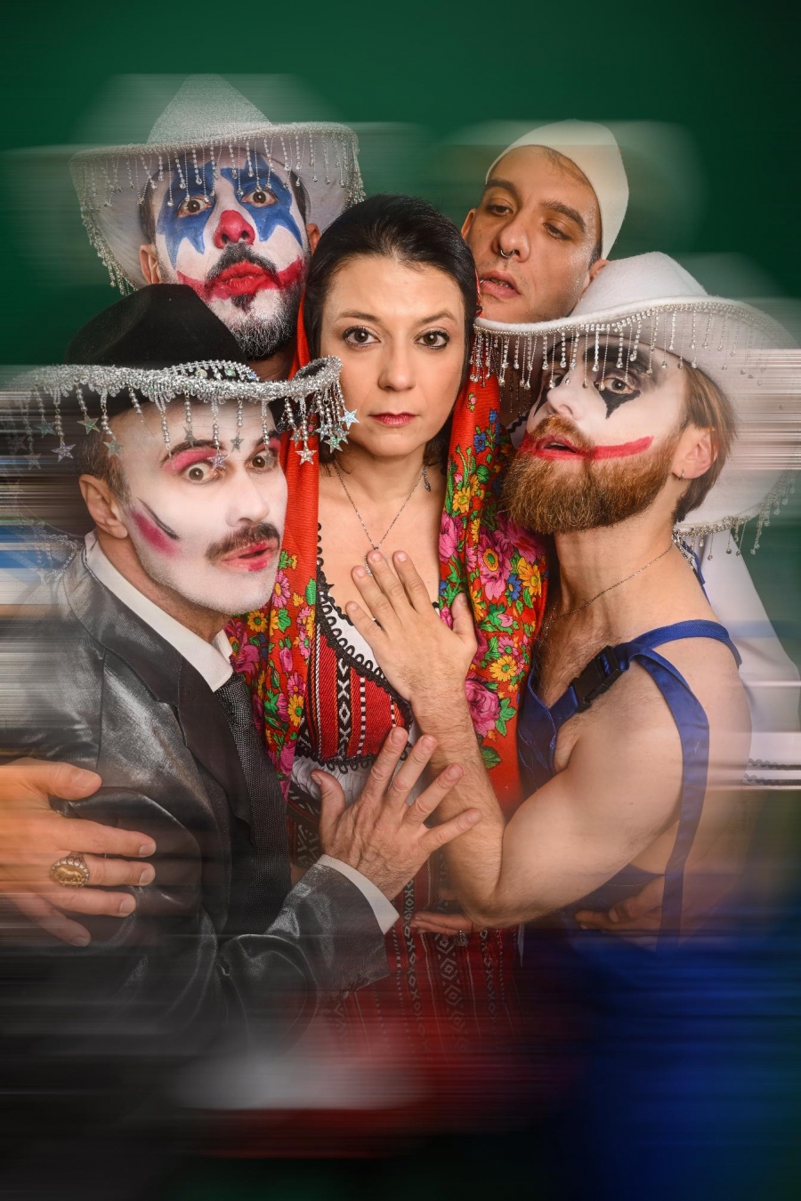 &Pi;&tau;ή&sigma;&eta; / &Kappa;ό&sigma;&omicron;&beta;&omicron; &tau;&omicron;&upsilon; &Gamma;&iota;&epsilon;&tau;ό&nu; &Nu;&epsilon;&zeta;ί&rho;&alpha;ϊ &sigma;&epsilon; &sigma;&kappa;&eta;&nu;&omicron;&theta;&epsilon;&sigma;ί&alpha; Έ&nu;&kappa;&epsilon; &Phi;&epsilon;&zeta;&omicron;&lambda;&lambda;ά&rho;&iota; &sigma;&tau;&omicron; &Theta;έ&alpha;&tau;&rho;&omicron; Nous Creative Space &alpha;&pi;ό &tau;&iota;&sigmaf; 22 &Delta;&epsilon;&kappa;&epsilon;&mu;&beta;&rho;ί&omicron;&upsilon;