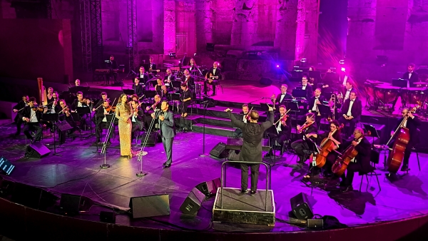 &Epsilon;ί&delta;&alpha;&mu;&epsilon; &tau;&omicron;&nu; &sigma;&pi;&omicron;&upsilon;&delta;&alpha;ί&omicron; &epsilon;&rho;&mu;&eta;&nu;&epsilon;&upsilon;&tau;ή &mu;&alpha;&zeta;ί &mu;&epsilon; &tau;&eta;&nu; &sigma;&omicron;&pi;&rho;ά&nu;&omicron; Larisa Martinez &sigma;&tau;&omicron; &Eta;&rho;ώ&delta;&epsilon;&iota;&omicron;