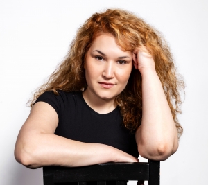 &Sigma;&upsilon;&nu;έ&nu;&tau;&epsilon;&upsilon;&xi;&eta; &tau;&eta;&sigmaf; &sigma;&kappa;&eta;&nu;&omicron;&theta;έ&tau;&eta;  &kappa;&alpha;&iota; &eta;&theta;&omicron;&pi;&omicron;&iota;&omicron;ύ &Gamma;&iota;&omicron;ύ&lambda;&eta;&sigmaf;  &Epsilon;&upsilon;&theta;&upsilon;&mu;ί&omicron;&upsilon; &mu;&epsilon; &alpha;&phi;&omicron;&rho;&mu;ή &tau;&eta;&nu; &pi;&alpha;&rho;ά&sigma;&tau;&alpha;&sigma;&eta; &ldquo;&Tau;&omicron; &delta;&iota;&sigmaf; &Epsilon;&xi;&alpha;&pi;&alpha;&tau;&epsilon;ί&nu;&rdquo;