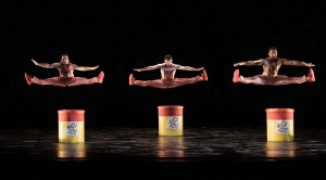 MOMIX: &Omicron;&iota; &mu;ά&gamma;&omicron;&iota; &tau;&omicron;&upsilon; &chi;&omicron;&rho;&omicron;ύ &epsilon;&pi;&iota;&sigma;&tau;&rho;έ&phi;&omicron;&upsilon;&nu;, &zeta;&omega;&nu;&tau;&alpha;&nu;&epsilon;ύ&omicron;&nu;&tau;&alpha;&sigmaf; &tau;&eta;&nu; &Alpha;&lambda;ί&kappa;&eta; &sigma;&tau;&eta; &Chi;ώ&rho;&alpha; &tau;&omega;&nu; &Theta;&alpha;&upsilon;&mu;ά&tau;&omega;&nu;!