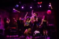 Kabarett Katakombe / &Pi;&rho;ώ&tau;&epsilon;&sigmaf; &phi;&omega;&tau;&omicron;&gamma;&rho;&alpha;&phi;ί&epsilon;&sigmaf; &amp; &nu;έ&epsilon;&sigmaf; &eta;&mu;&epsilon;&rho;&omicron;&mu;&eta;&nu;ί&epsilon;&sigmaf; &lambda;ό&gamma;&omega; &mu;&epsilon;&gamma;ά&lambda;&eta;&sigmaf; &pi;&rho;&omicron;&sigma;έ&lambda;&epsilon;&upsilon;&sigma;&eta;&sigmaf;