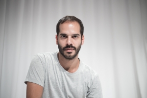 &Sigma;&upsilon;&nu;έ&nu;&tau;&epsilon;&upsilon;&xi;&eta; &tau;&omicron;&upsilon; &Lambda;&alpha;&zeta;ά&rho;&omicron;&upsilon; &Beta;&alpha;&rho;&tau;ά&nu;&eta; &sigma;&tau;&omicron; &theta;&epsilon;&alpha;&tau;&rho;&omicron;.gr &mu;&epsilon; &alpha;&phi;&omicron;&rho;&mu;ή &tau;&eta;&nu; &pi;&alpha;&rho;ά&sigma;&tau;&alpha;&sigma;&eta; "&Omicron; &Eta;&lambda;ί&alpha;&sigmaf;, &omicron; &pi;&rho;ώ&tau;&omicron;&sigmaf; &gamma;ά&tau;&omicron;&sigmaf; &chi;&omicron;&rho;&epsilon;&upsilon;&tau;ή&sigmaf;"  &sigma;&tau;&omicron; &Theta;έ&alpha;&tau;&rho;&omicron; Ά&beta;&alpha;&tau;&omicron;&nu;.