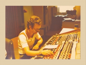 "&Kappa;ό&kappa;&kappa;&iota;&nu;&omicron;, &gamma;&rho;ά&phi;&omicron;&upsilon;&mu;&epsilon;"  &tau;&omicron;&upsilon; &Gamma;&iota;ά&nu;&nu;&eta; &Pi;&alpha;&pi;&alpha;ϊ&omega;ά&nu;&nu;&omicron;&upsilon; - &Tau;&sigma;&alpha;&rho;&omicron;ύ&chi;&eta;