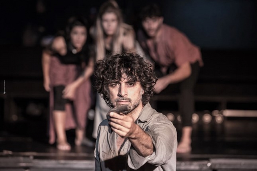 &Epsilon;ί&delta;&alpha;&mu;&epsilon; &tau;&eta;&nu; &iota;&sigma;&tau;&omicron;&rho;ί&alpha; &epsilon;&nu;ό&sigmaf; &sigma;&kappa;ύ&lambda;&omicron;&upsilon; &pi;&omicron;&upsilon; &tau;&omicron;&nu; έ&lambda;&epsilon;&gamma;&alpha;&nu; &pi;&iota;&sigma;&tau;ό &sigma;&tau;&omicron; &theta;έ&alpha;&tau;&rho;&omicron; Ά&lambda;&phi;&alpha;.